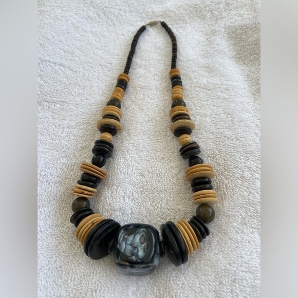 Chunky Statement Agate Necklace Wood Beads jewelry - Picture 4 of 9